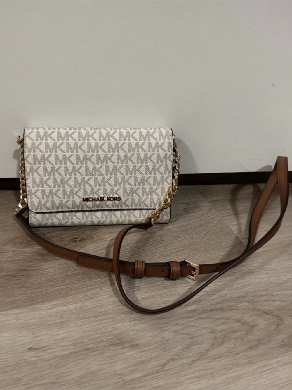 Michael Kors MK Signature Vanilla Crossbody Chain Strap Convertible Wallet Bag